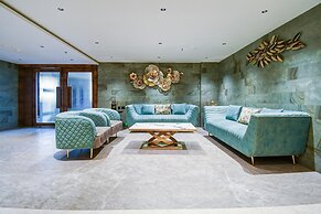 Deluxe Double Stays Near Paridh Crossing