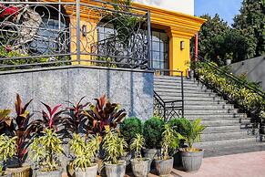 Deluxe Double Stays Near Paridh Crossing