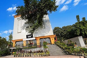 Deluxe Double Stays Near Paridh Crossing