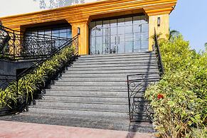 Deluxe Double Stays Near Paridh Crossing