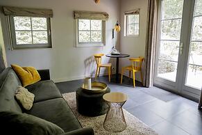 Romantic Loft w/ Garden Terrace