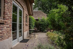 Romantic Loft w/ Garden Terrace