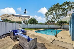 Sunshine Villa w/ Private Pool
