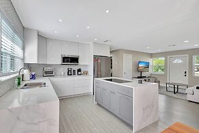 Sunshine Villa w/ Private Pool