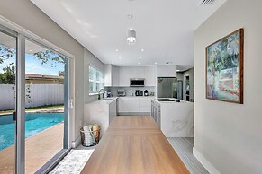 Sunshine Villa w/ Private Pool