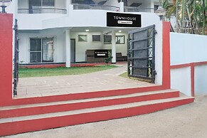 Luxury Stays at Khandala With Hill View