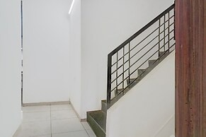 Luxury Stays at Khandala With Hill View