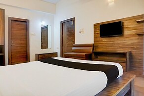 Luxury Stays at Khandala With Hill View