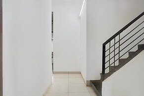 Luxury Stays at Khandala With Hill View