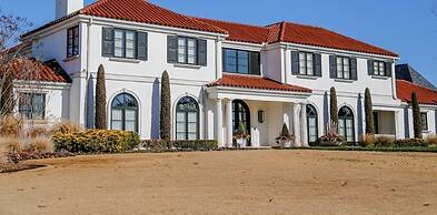 Clean Cozy 1-bedroom Near Plaza District 32C