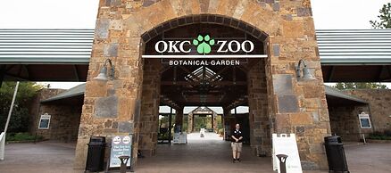 Clean Cozy 1-bedroom Near Plaza District 32C