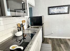 Clean Cozy 1-bedroom Near Plaza District 32C