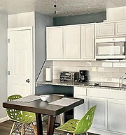 Clean Cozy 1-bedroom Near Plaza District 32C