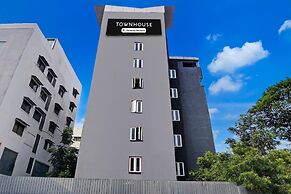 Cozy Deluxe Stays at Balewadi Pune