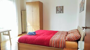 Room-large Double Room in Central Downto