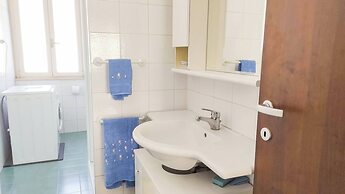 Room-large Double Room in Central Downto