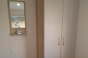 3 Bed-sleeps 6-pets-parking-5 Min to Beach