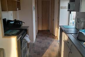 3 Bed-sleeps 6-pets-parking-5 Min to Beach