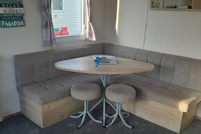 3 Bed-sleeps 6-pets-parking-5 Min to Beach