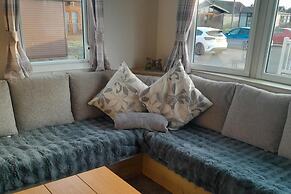 3 Bed-sleeps 6-pets-parking-5 Min to Beach