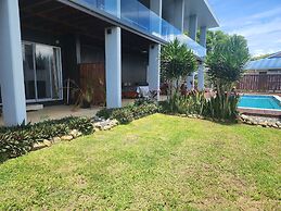 Nikao Hillside Suite