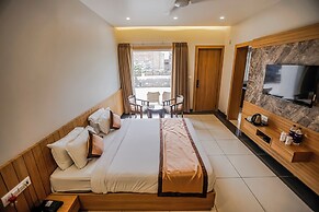 Hotel Mukut Mani Govardhan
