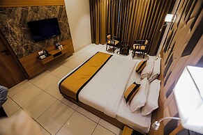 Hotel Mukut Mani Govardhan