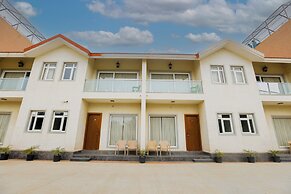 Hotel Mukut Mani Govardhan
