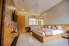Hotel Mukut Mani Govardhan