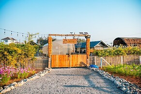 Baanmax Boutique Pet Resort & Lodge