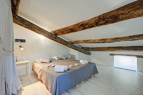 Bocca Al Lupo Apartments