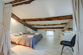 Bocca Al Lupo Apartments