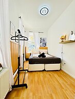 10BR Apt for Groups 8Min to Rathausplatz