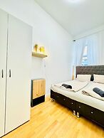 10BR Apt for Groups 8Min to Rathausplatz