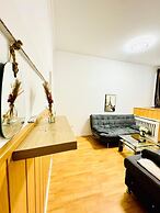 10BR Apt for Groups 8Min to Rathausplatz