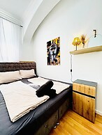 10BR Apt for Groups 8Min to Rathausplatz