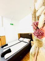 10BR Apt for Groups 8Min to Rathausplatz