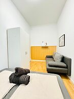 10BR Apt for Groups 8Min to Rathausplatz