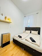 10BR Apt for Groups 8Min to Rathausplatz