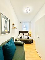 10BR Apt for Groups 8Min to Rathausplatz