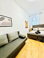 10BR Apt for Groups 8Min to Rathausplatz