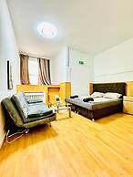 10BR Apt for Groups 8Min to Rathausplatz