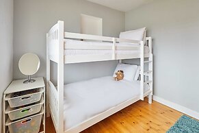 Host Stay Chestnut Close