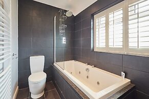 Host Stay Chestnut Close