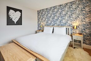 Host Stay Chestnut Close