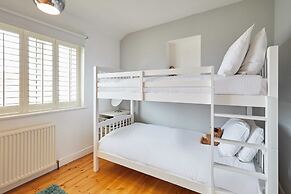 Host Stay Chestnut Close