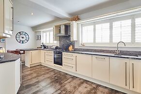 Host Stay Chestnut Close