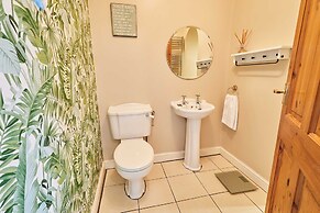 Host Stay Chestnut Close