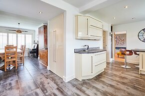 Host Stay Chestnut Close