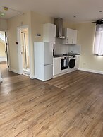 1 Bed Flat - Sleeps 3 - Parking - Wifi